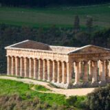 Segesta, una città siciliana caratteristica e riconosciuta da tutti per i templi antichi e le sue antiche rovine